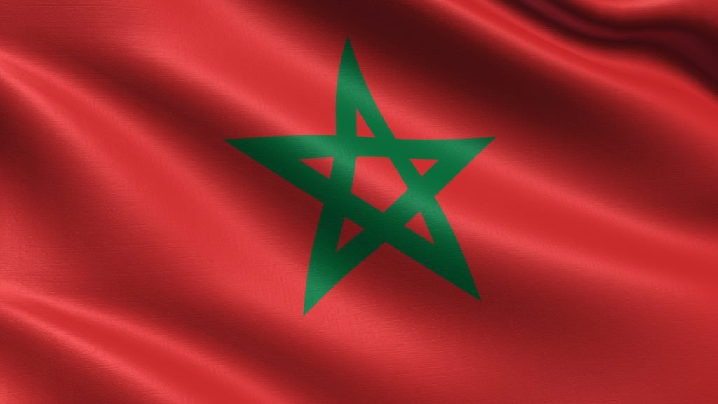 Le Maroc est un beau pays situé en Afrique du Nord. Le paysage est varié, avec des montagnes, des forêts et des déserts tous présents. Le climat est également assez diversifié, allant du froid dans les montagnes au chaud et sec dans les déserts.